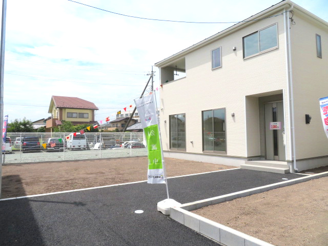 高崎市吉井町吉井第3(全2棟）2号棟の前面道路含む現地写真