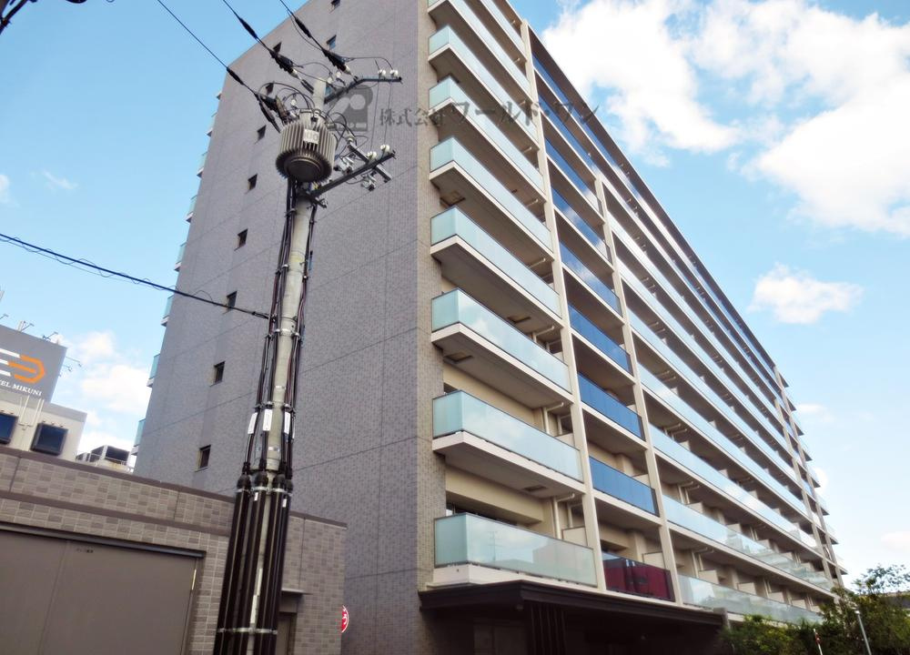 ウエリス豊中三国の外観