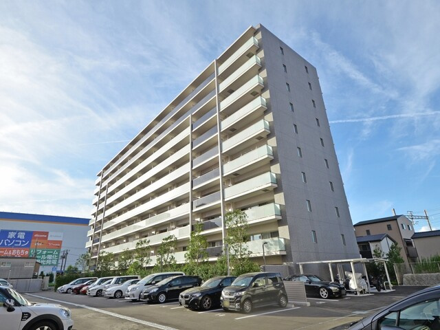 ウエリス豊中三国の外観