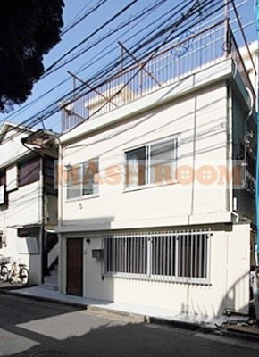 秋山ハイツのエントランス