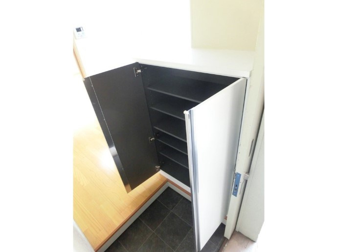 秋山ハイツの玄関