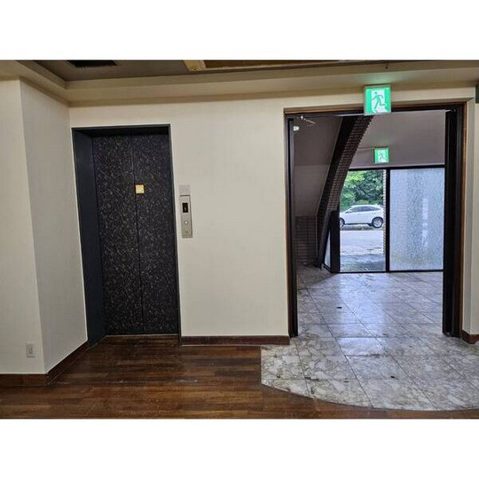 阿野町 DK豊明ビルのエントランス