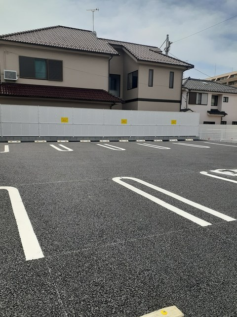 フォンターナ・レガーメの駐車場