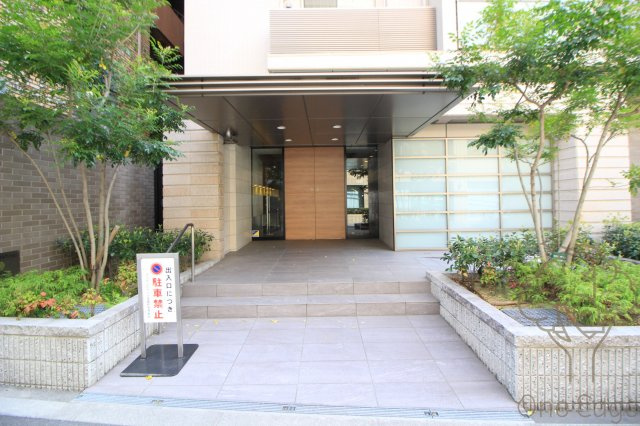 ファインフラッツ南森町のエントランス