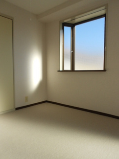 【洋室】 | 藤田ハイツ | 採光良好な出窓