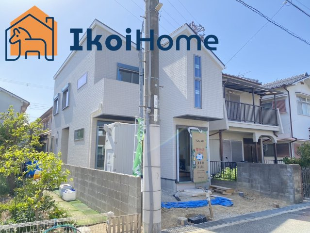 明石市旭が丘　新築戸建の外観|現在建築中の2024年5月完成予定です。お車は1台駐車可能です。前面道路も広く入出庫しやすいです。