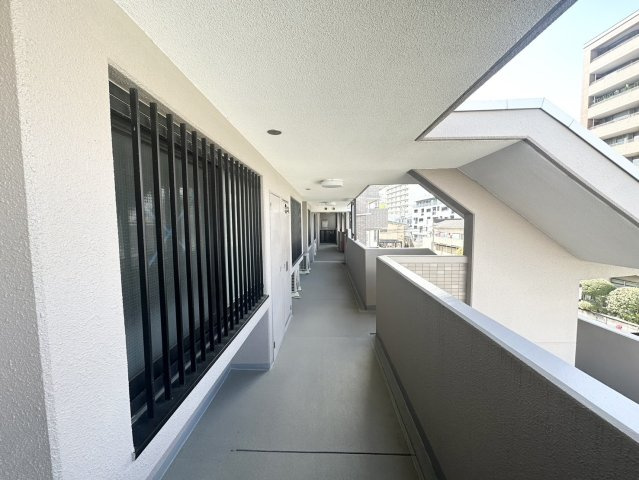 ヴィルヌーブ花京院二丁目のその他共用部分|住戸階廊下