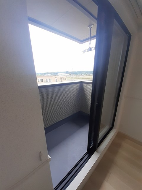 Ｔメゾンのバルコニー|お洗濯にも便利なバルコニー付き