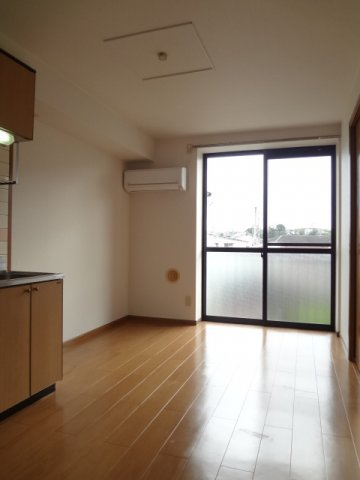 サンシャインの居間・リビング|明るい室内です