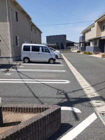 サンガーデンＤの駐車場|駐車場があるので、車を買う予定の方も安心です