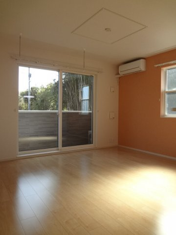 クオーレ　Ⅰの居間・リビング|こちらの居間で趣味の時間をお楽しみください