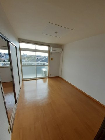 ドリームハイツ辻Ｂの居間・リビング|過ごしやすい室内です