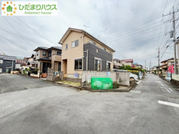 鴻巣市箕田　中古一戸建ての前面道路含む現地写真