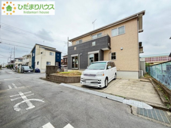 鴻巣市箕田　中古一戸建ての駐車場
