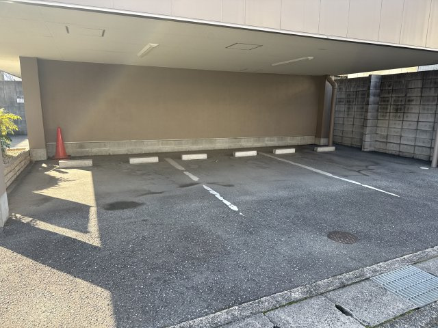 クレールコートの駐車場
