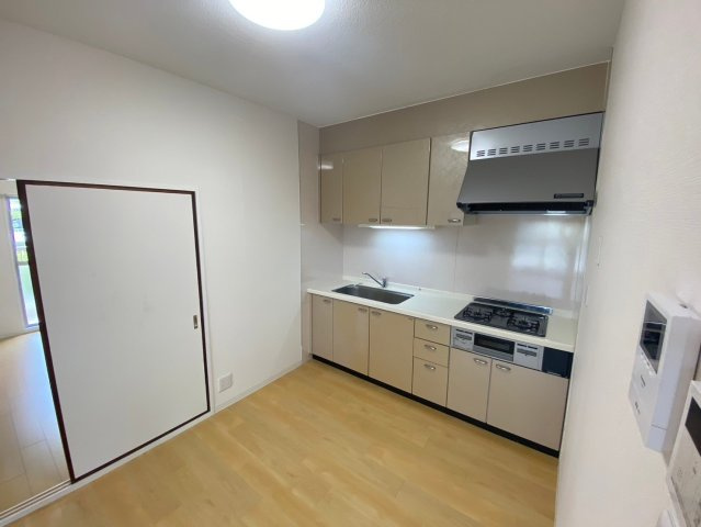 グリーンコーポ東一社A棟のキッチン|壁付けタイプのキッチンはお部屋を広くお使いいただけます♪