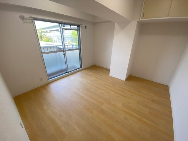 グリーンコーポ東一社A棟の子供部屋|バルコニーに面しており、採光通風ともに良いお部屋です♪