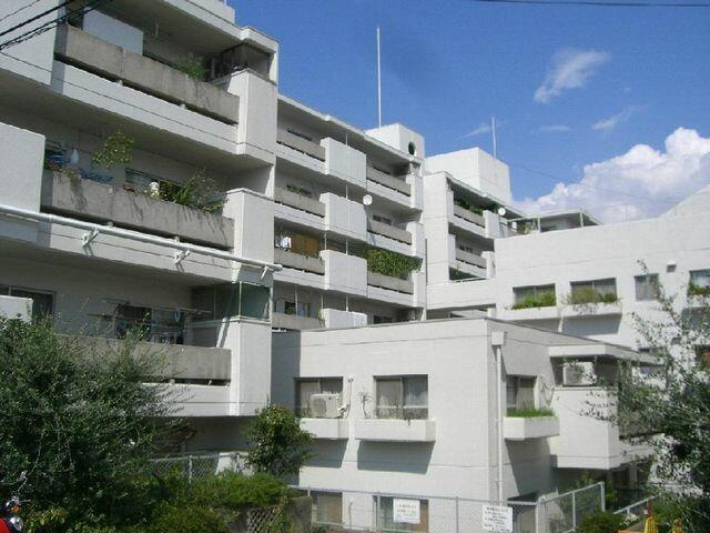 南千里オリーブヴィラN棟の外観