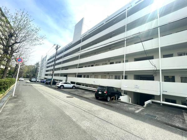 南千里オリーブヴィラN棟の外観