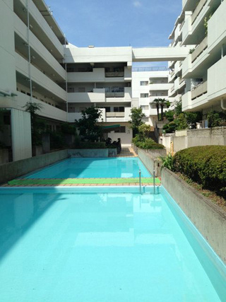 南千里オリーブヴィラN棟のエントランス