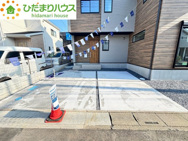 上尾市向山　6期　新築一戸建て　エルデ　01の駐車場|並列2台分の駐車スペース！
お車でのお出かけも楽しめます♪