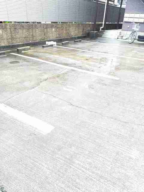 コーポユリの駐車場