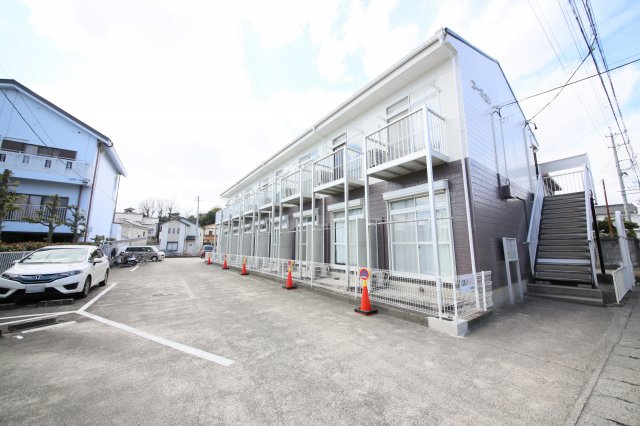 コーポユリの駐車場