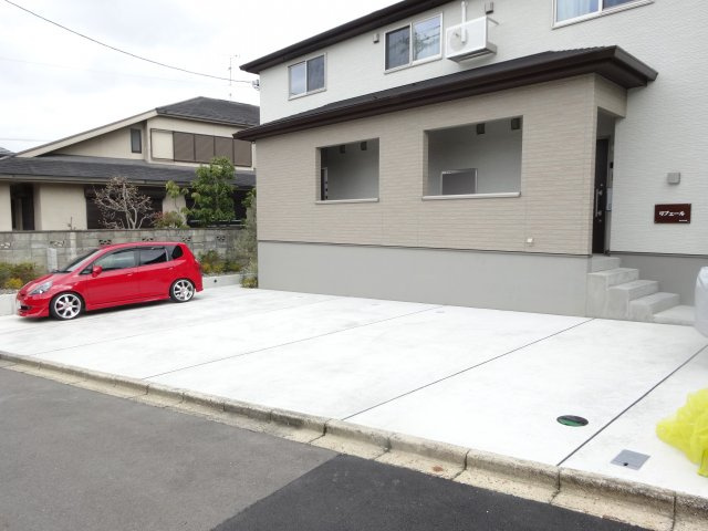 リブェールの駐車場