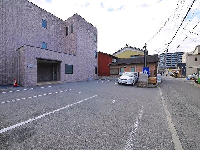 アプローズ（南郡山町）の駐車場|駐車場です