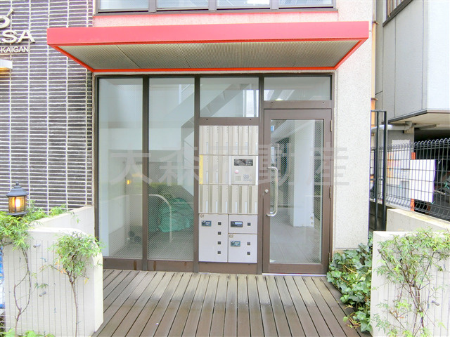 ｂ’CASA大森海岸ビーカーサのエントランス|TVモニター付オートロック宅配BOX付　　エントランス