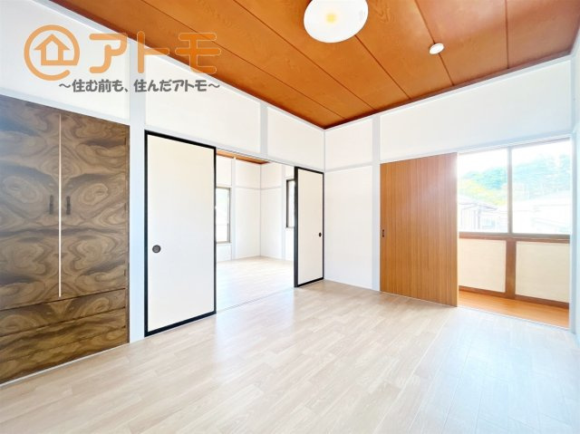 【寝室】 | 富士市岩本　中古戸建て　全1棟 | 家具を選ぶのが楽しくなるゆとりのある部屋♪