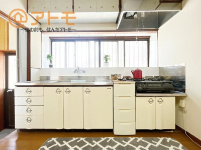 【キッチン】 | 富士市岩本　中古戸建て　全1棟 | 壁付けキッチンは開放感があり、リビングとの一体感を感じながら作業ができます♪