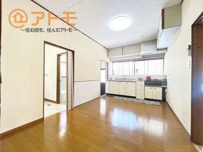 【居間・リビング】 | 富士市岩本　中古戸建て　全1棟 | 家族団らんのイメージは、リビングを思い浮かべませんか？リビングこそ広々としたお部屋が良いですね♪