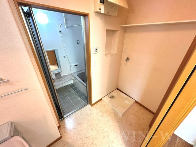 八通町賃貸住宅の洗面所