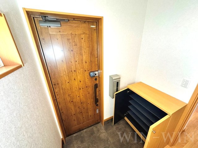 八通町賃貸住宅の玄関