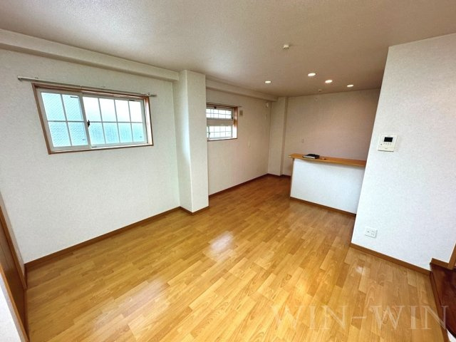 八通町賃貸住宅の居間・リビング