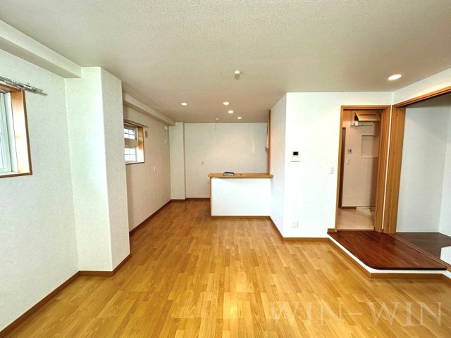 八通町賃貸住宅の居間・リビング