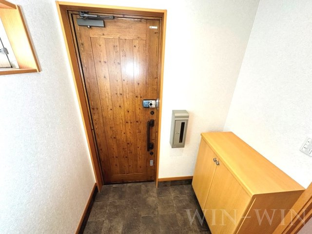 八通町賃貸住宅の玄関