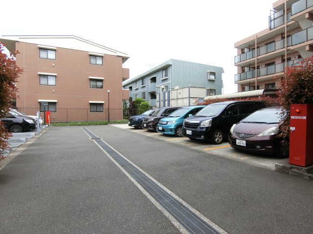 セレーノ武蔵中原の駐車場