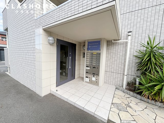 アパルトマン ドゥ ルミエール　　　刈谷市近郊の賃貸はクラスホームのエントランス