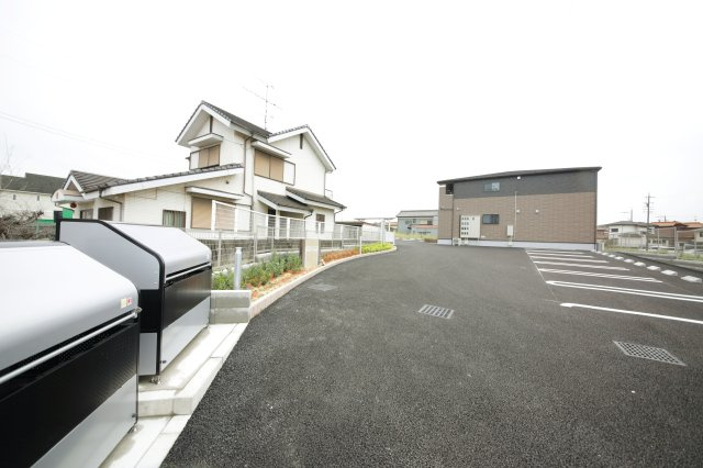 カーサ吉田の駐車場