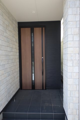 【玄関】 | 《仲介手数料無料》大宮区三橋２丁目139-3(全1戸)新築一戸建て | 撮影日 2024年5月14日 14:30 晴れ