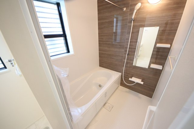 【浴室】 | 《仲介手数料無料》大宮区三橋２丁目139-3(全1戸)新築一戸建て | 撮影日 2024年5月14日 14:30 晴れ