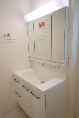 【独立洗面台】 | 《仲介手数料無料》大宮区三橋２丁目139-3(全1戸)新築一戸建て | 撮影日 2024年5月14日 14:30 晴れ