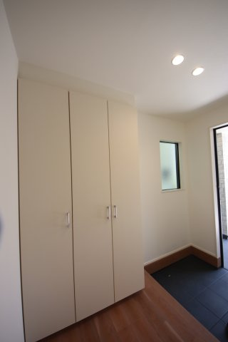 【玄関】 | 《仲介手数料無料》大宮区三橋２丁目139-3(全1戸)新築一戸建て | 撮影日 2024年5月14日 14:30 晴れ