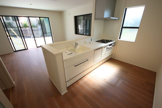 【キッチン】 | 《仲介手数料無料》大宮区三橋２丁目139-3(全1戸)新築一戸建て | 撮影日 2024年5月14日 14:30 晴れ