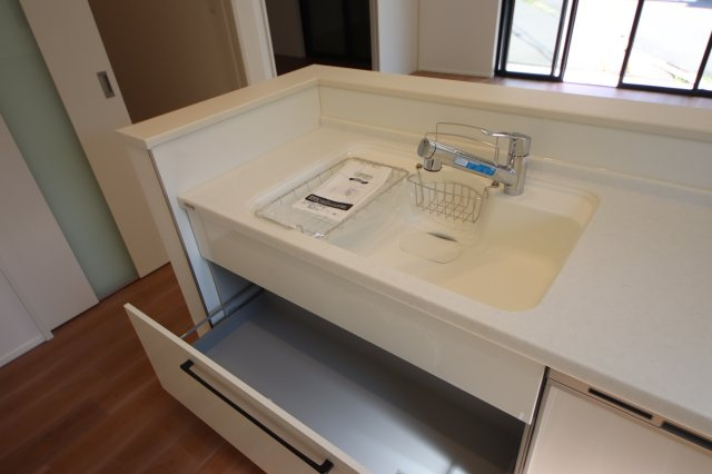 【キッチン】 | 《仲介手数料無料》大宮区三橋２丁目139-3(全1戸)新築一戸建て | 撮影日 2024年5月14日 14:30 晴れ