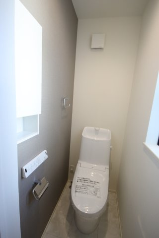 【トイレ】 | 《仲介手数料無料》大宮区三橋２丁目139-3(全1戸)新築一戸建て | 撮影日 2024年5月14日 14:30 晴れ
