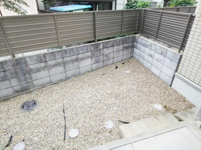 サニーコートB棟の庭