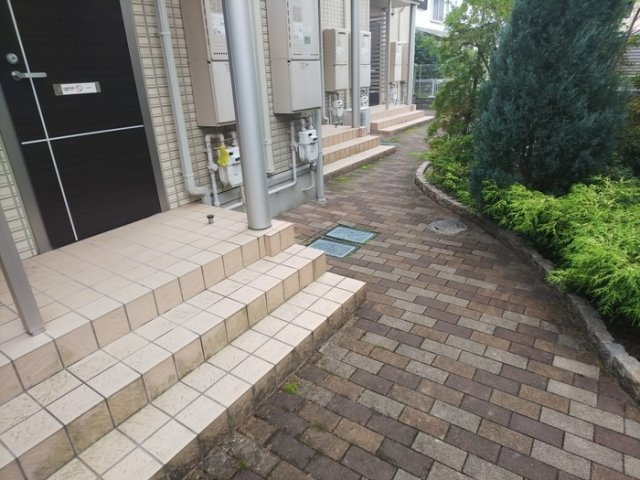 サニーコートB棟のエントランス
